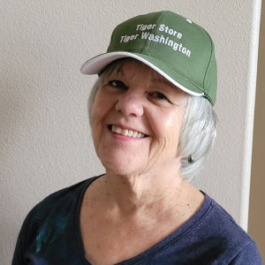 Woman wearing a branded baseball cap.