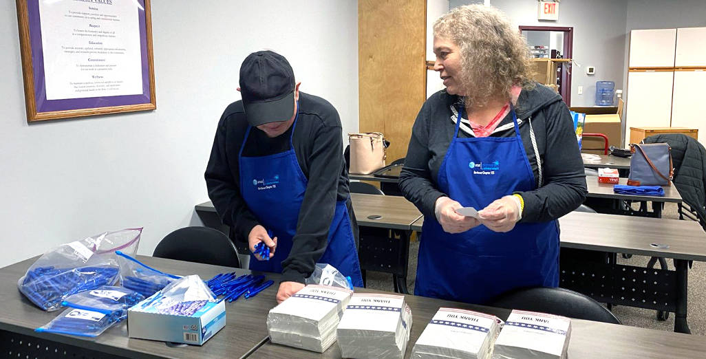 two volunteers coordinating veteran thank you project